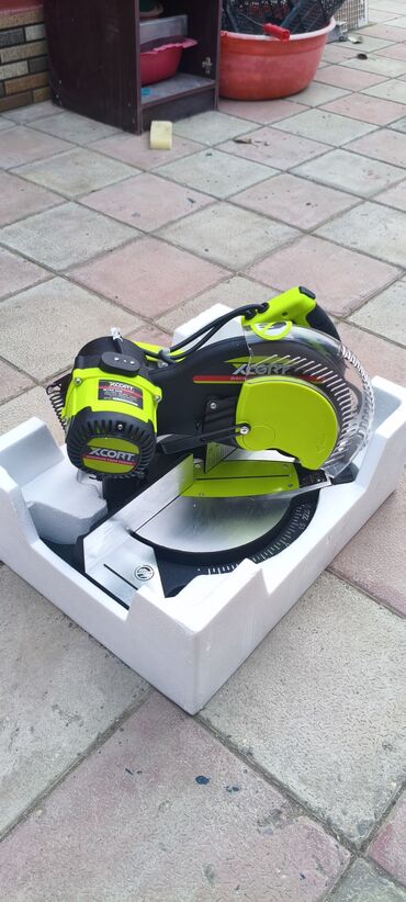 Mebel və taxta dəzgahları: XCORT Miter Saw XJX05-255 – 255 mm (10") Xüsusiyyətlər: - Gərginlik — 6