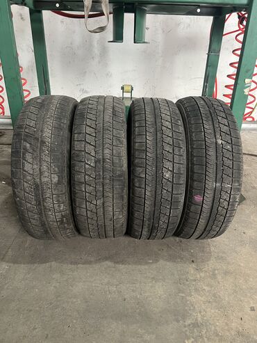 Шины: Шины 215 / 60 / R 17, Зима, Б/у, Комплект, Легковые, Япония, Bridgestone