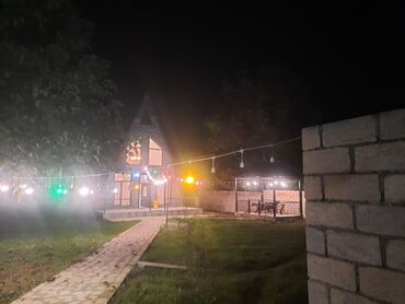 a frame satilir: A-Frame üslublu bağ evi və həyət məkanı - Geniş, hasarlanmış həyət