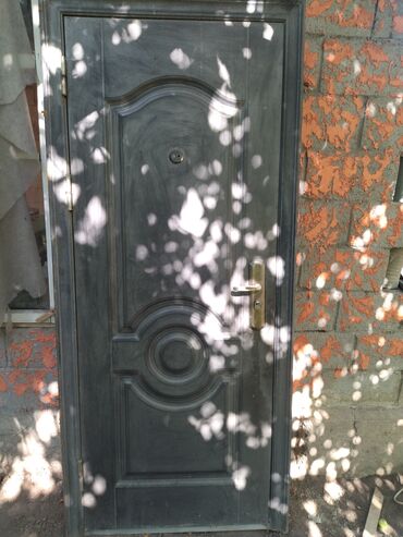 дверь дома: Входная дверь, Металл, Левостороний механизм, цвет - Серый, Б/у, Самовывоз