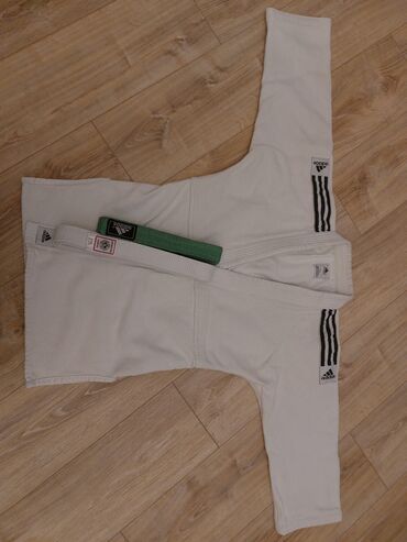 işlənmiş idman alətləri: Tam Orginal Adidas Judo kimanosudur. Kumanonu ustunde ozunun Orginal