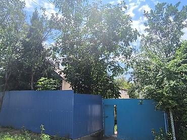 с выходом на речку: Продаю дом, находится в городе Орловка. Центральное отопление(из-за — 7