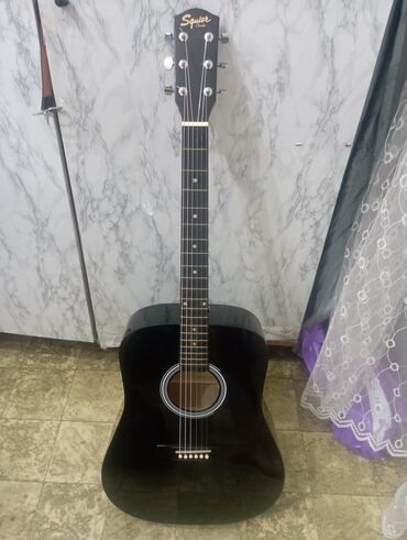 комбик для гитары: Акустическая гитара Squier by Fender, форма корпуса Dreadnought, цвет