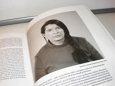 buzz majce: MARINA ABRAMOVIĆ OD REZA DO ŠAVA, Svetlana RacanovićAutor: Svetlana — 3