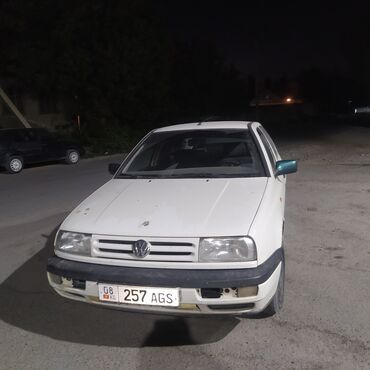 купить резину на ниву: Volkswagen Vento: 1994 г., 1.6 л, Механика, Бензин, Седан
