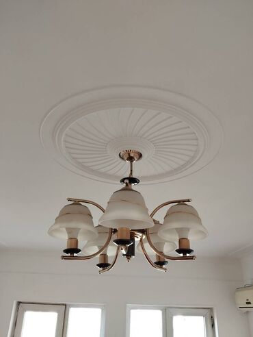 Köhnə tikili: Bakı, 8-ci kilometr, 3 otaqlı, Köhnə tikili, m. Xalqlar Dostluğu, 70 kv. m — 4