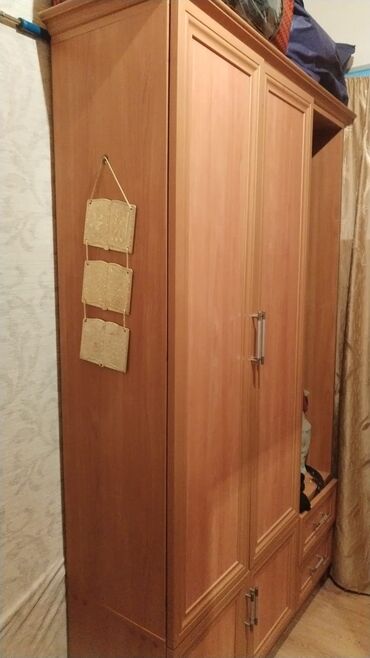 Кухонные гарнитуры: Распашной, 2 двери Прямой шкаф, Гардеробный шкаф