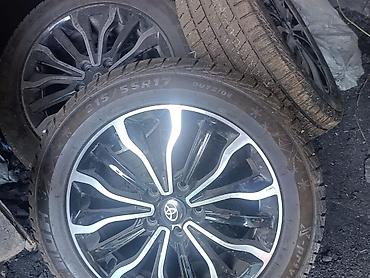 динамики 16 см: Комплект колёс Toyota: литые диски с шинами 215/55 R17. На фото — 1