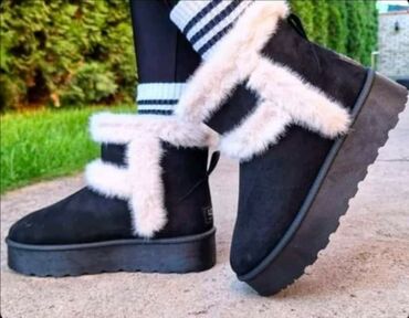 zenske kratke cizme: Ugg mini boots, 41