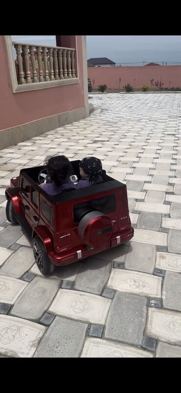 maşın uşaq ucun: Uşaq elektrik avtomobili – Mercedes-Benz G-Class (AMG stili), qırmızı