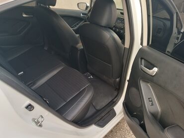 Kia: Kia K3: 1.6 l | 2017 il Sedan — 13