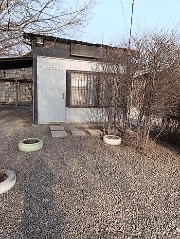 Продажа коттеджей и домов: Продаётся жилой дом с благоустроенным двором. Описание: - Одноэтажный — 2