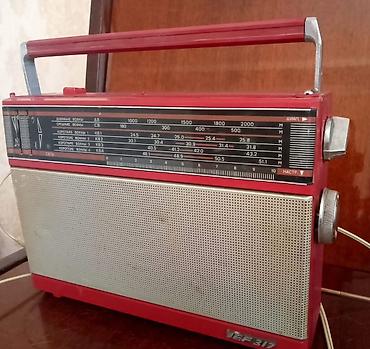 radio satisi: Bu, SSRİ-də istehsal olunmuş kolleksiya tranzistorlu VEF-317 radio — 2