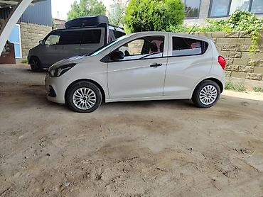 Транспорт: Chevrolet Spark: 2017 г., Автомат, Бензин, Хэтчбэк — 5