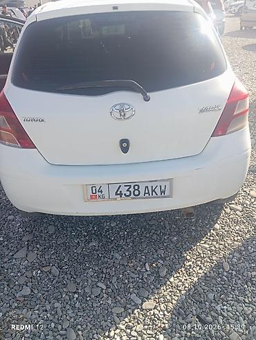Toyota: Toyota Yaris: 2010 г., 1 л, Кол менен иштөөчү, Бензин, Хетчбек — 2