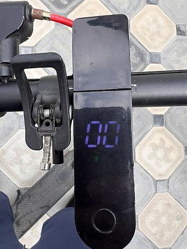 explore smart samokatları: Elektrik skuter – şık qara dizayn, LED displeyli - Korpus: yığcam və — 3
