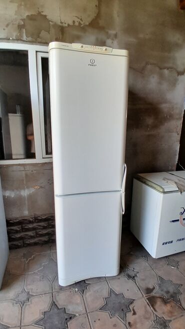 холодилник бу: Холодильник Indesit, Двухкамерный