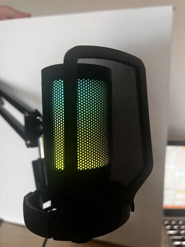 продается студия: Fifine A6T - Продаю качественный бюджетный микрофон с кронштейном