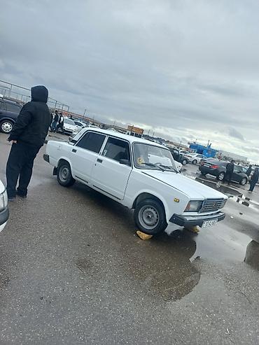 muravey təkərləri: VAZ 2107, ağ rəng, sedan kuzov. Mühərrik və ötürmə: - Benzin — 8