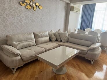 Otaq qapıları: Künc divan