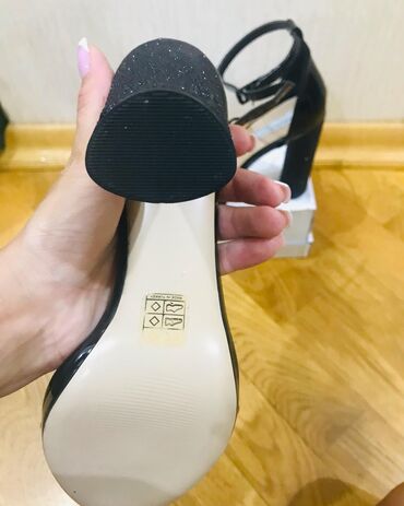 Basanoşka və səndəllər: Ölçü: 38.5, rəng - Qara, Yeni — 7