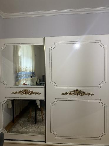 asilqan 65 azn: Klassik tərzdə sürgülü qapılı paltar şkafı - Rəng: Ağ, qızılı dekor — 3