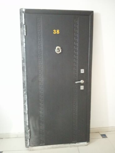 qap: Mənzil üçün İşlənmiş Giriş qapısı 100x215 sm Şəbəkə ilə, Zəmanətsiz, Ödənişli quraşdırma, Ünvandan götürmə