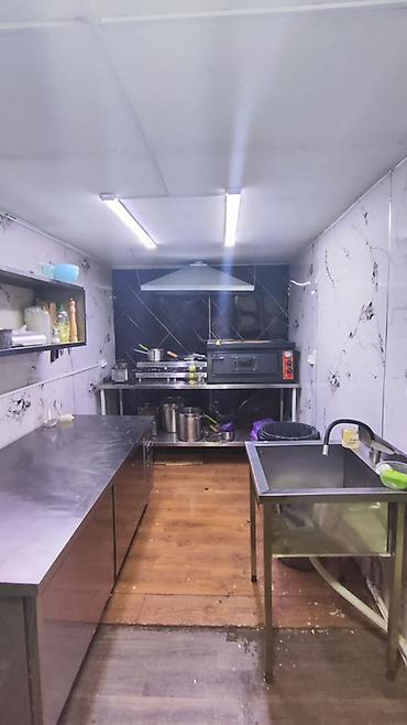 Фастфуд: В связи с закрытием бизнес точки суши продаются кухонные — 13