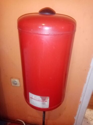 Oprema za grejanje: Ostalo od grejanja, pumpa, boca, cevi radijatori, kolena, manometar — 2