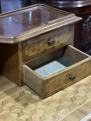 ikea ormarići i komode: Stilski pisaći sto / radni sto – Dobro stanje 🌟 Dimenzije stola — 4