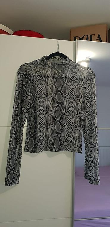 tigraste cizme: Bluza Bershka print zmijske kože. - Veličina S moze do L puna je — 2