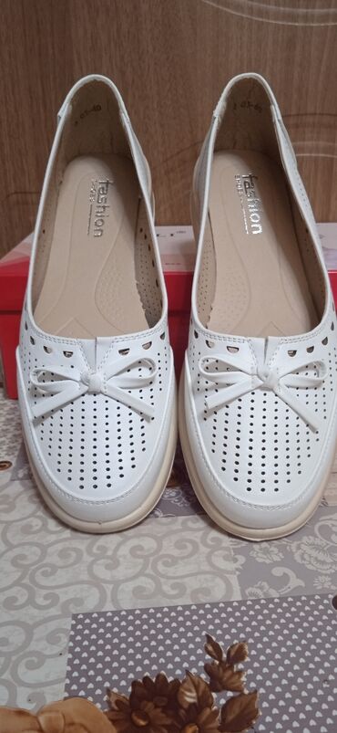 женская обувь 40 размер: Туфли 40, цвет - Белый
