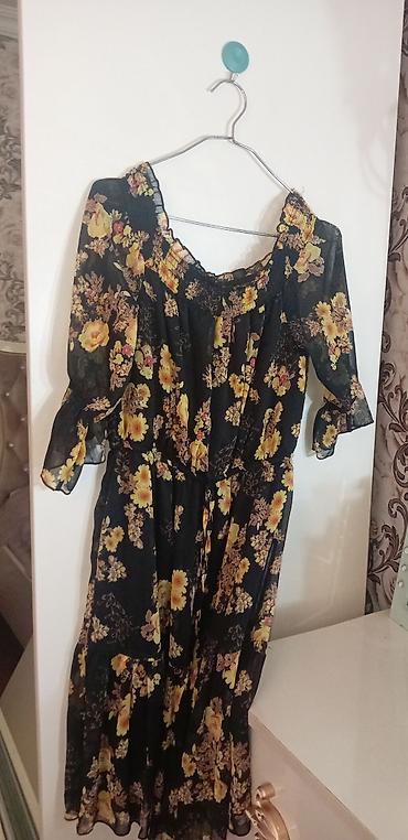 Qadın paltarı – çiçək naxışlı, qara fon - Stil: bohem/yarı-spor