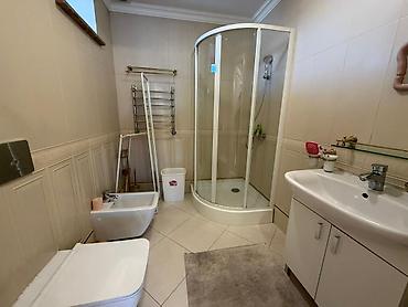 Продажа коттеджей и домов: 5 и более комнат, 525 м², 12 соток, Бишкек at lalafo.kg — 27 Продажа коттеджей и домов: 5 и более комнат, 525 м², 12 соток, Бишкек — 27