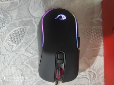 Mauslar: Yusek suretli 7200 dpi mausu.Rgb hereketli isiq funksiyali.Horgulu — 4