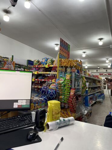 требуется кассиры в кафе: Ищем кассиров в продуктовый магазин. девушек от 18-25 лет. график