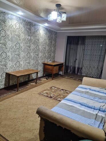 кв в караколе: 3 бөлмө, Кыймылсыз мүлк агенттиги, Чогуу жашоосу жок, Жарым -жартылай эмереги бар