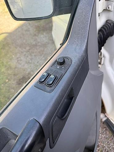 Volkswagen: Volkswagen Transporter: 2007 г., 1.8 л, Механика, Бензин, Фургон — 7