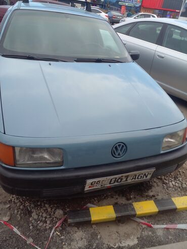 Volkswagen ID.3: 1989 г., 1.8 л, Механика, Бензин, Седан