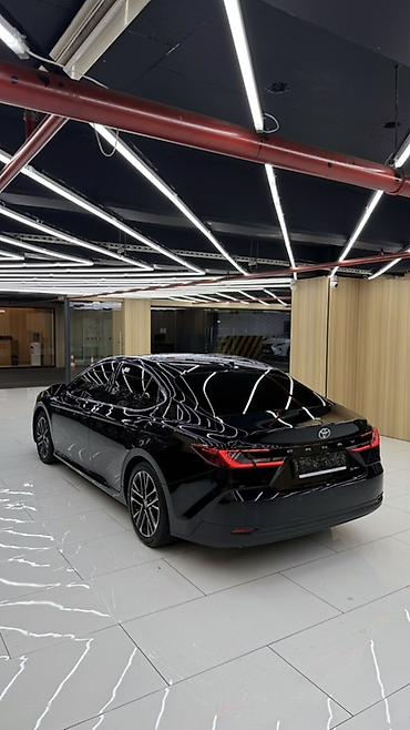 Toyota: Toyota Camry: 2025 г., 2.5 л, Вариатор, Гибрид, Седан — 6