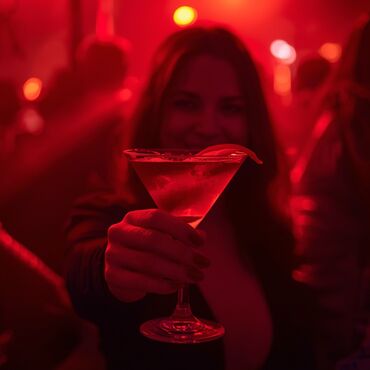 официантк: Талап кылынат Официант Тажрыйбасы бир жылдан аз, Төлөм Бир айда эки жолу