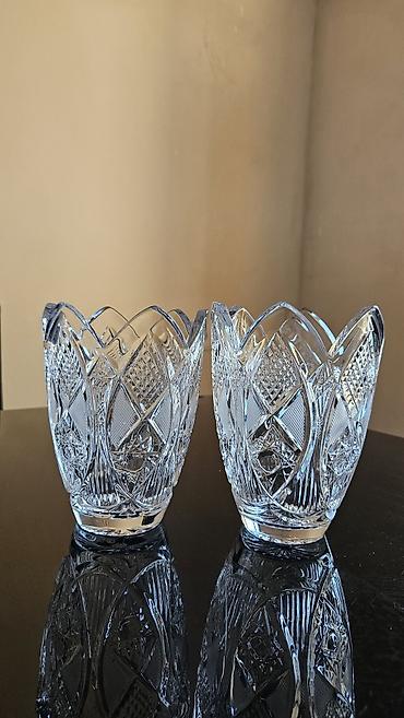 saxlama qab: Kolleksiya üçün 2 ədəd kəpənək kəsimli kristal qab dəsti. - Material — 1