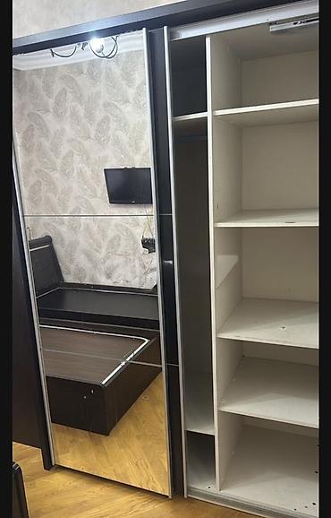 Dolablar: Güzgülü sürgülü qapılı şkaf - Rəng: tünd qəhvəyi/qaraya yaxın korpus — 2
