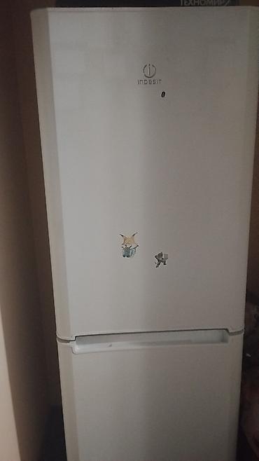 freezer: Холодильник Indesit, классический белый цвет, с нижней морозильной — 1