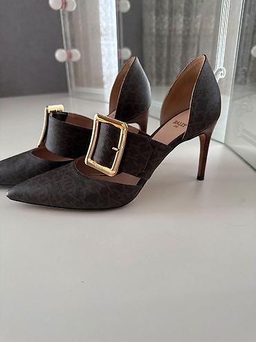 Digər ayaqqabılar: Bally brendine mexsus orijinal ayaqqabidir. 2 defe geyinilib. tezedir — 2