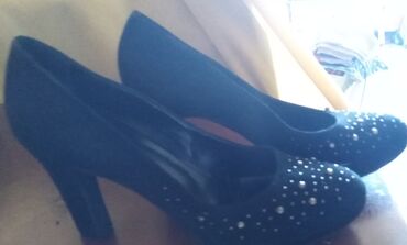 Salonke: Salonke, 40 — 5