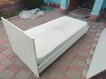 bunk bed: Односпальная кровать с матрасом - Размер спального места примерно — 1