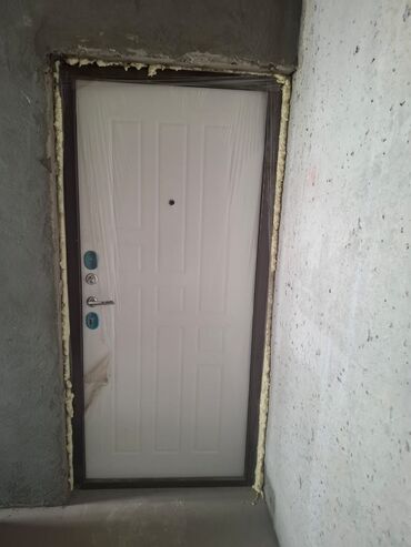 квартира горкого: 3 комнаты, 83 м², 106 серия улучшенная, 2 этаж, ПСО (под самоотделку)