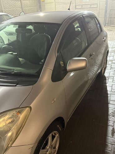 Toyota: Toyota Vitz: 2005 г., 1.3 л, Автомат, Бензин, Хэтчбэк — 4