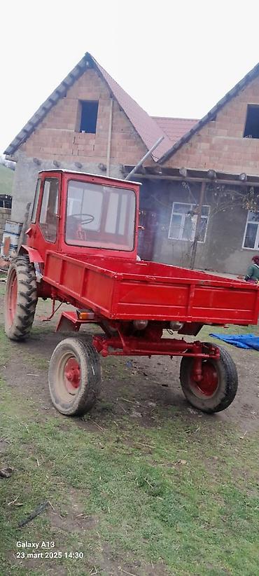 ymz traktor satisi: Qırmızı kabinli yığıma traktor - Ön qoşqu tipli yük platforması — 1